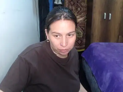 Snapshot of cloequeen15 chatting on March 14, 2026, 3:23 am cloequeen15 online show from March 14, 2026, 3:23 am