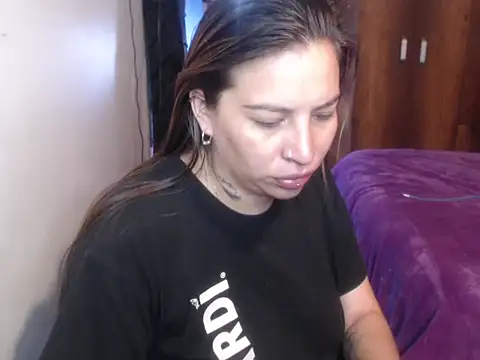 Snapshot of cloequeen15 chatting on March 15, 2026, 2:02 pm cloequeen15 online show from March 15, 2026, 2:02 pm