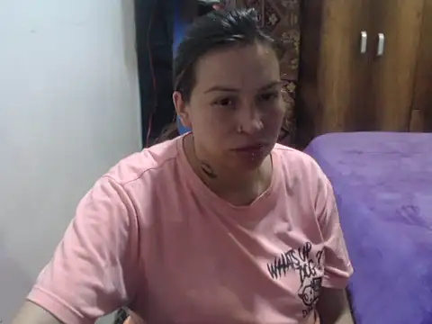 Snapshot of cloequeen15 chatting on April 11, 2026, 10:35 pm cloequeen15 online show from April 11, 2026, 10:35 pm