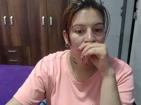 cloequeen15 online show from October 16, 2025, 6:16 pm