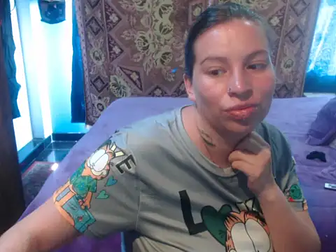 Snapshot of cloequeen15 chatting on April 26, 2026, 3:42 pm cloequeen15 online show from April 26, 2026, 3:42 pm