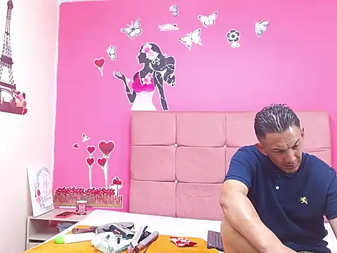 mollyandsam303av online show from November 28, 2025, 4:01 am