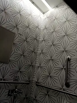 Snapshot of Macrhizz chatting on October 23, 2025, 5:33 pm Macrhizz online show from October 23, 2025, 5:33 pm