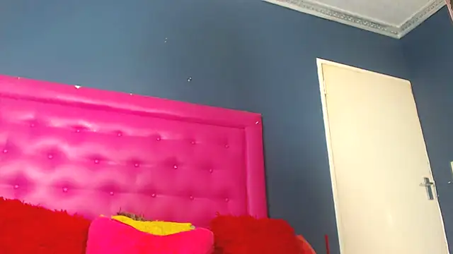 Snapshot of LoloQueen5 chatting on February 23, 2026, 9:32 am LoloQueen5 online show from February 23, 2026, 9:32 am