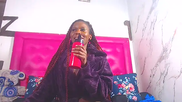 LoloQueen5 online show from June 20, 2026, 11:59 am
