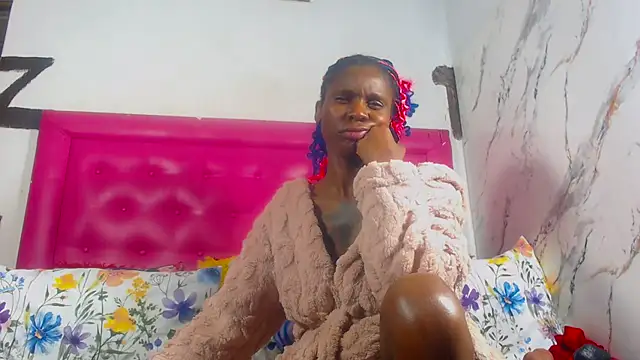 Snapshot of LoloQueen5 chatting on July 2, 2026, 4:02 pm LoloQueen5 online show from July 2, 2026, 4:02 pm