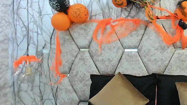 EXOTIC EBONY  online show from November 1, 2025, 7:41 pm