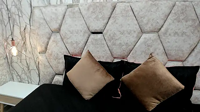 EXOTIC EBONY  online show from October 10, 2025, 7:04 pm