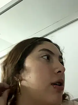 Snapshot of Samantha_2190 chatting on December 5, 2025, 12:32 am Samantha 2190 online show from December 5, 2025, 12:32 am