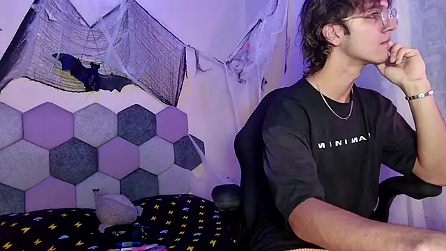 Snapshot of 2006_tgn chatting on November 3, 2025, 12:42 pm 2006 tgn online show from November 3, 2025, 12:42 pm