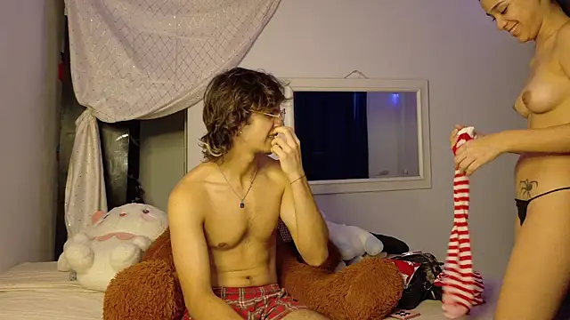 Snapshot of 2006_tgn chatting on December 14, 2025, 10:15 pm 2006 tgn online show from December 14, 2025, 10:15 pm