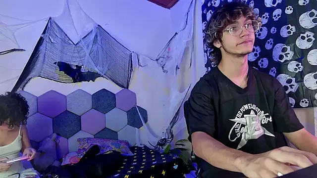 Snapshot of 2006_tgn chatting on October 31, 2025, 12:13 pm 2006 tgn online show from October 31, 2025, 12:13 pm