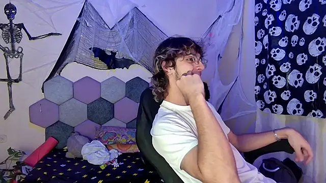 Snapshot of 2006_tgn chatting on October 30, 2025, 6:27 pm 2006 tgn online show from October 30, 2025, 6:27 pm