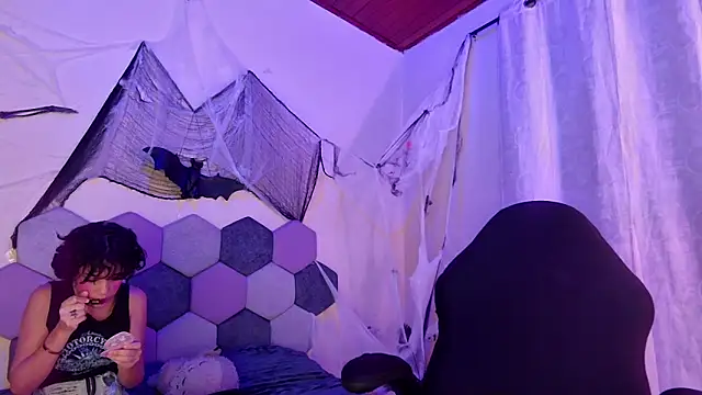 Snapshot of 2006_tgn chatting on November 7, 2025, 12:10 pm 2006 tgn online show from November 7, 2025, 12:10 pm