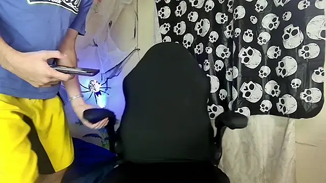 Snapshot of 2006_tgn chatting on October 20, 2025, 11:44 am 2006 tgn online show from October 20, 2025, 11:44 am