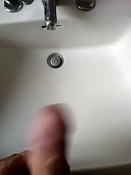 Snapshot of Empi19cm chatting on October 10, 2025, 4:30 pm Empi19cm online show from October 10, 2025, 4:30 pm