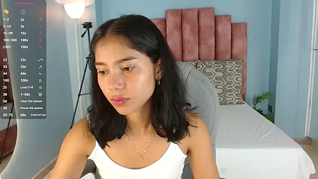 Milaa Star  online show from February 26, 2026, 3:39 am