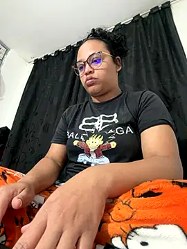 Snapshot of angels_evil chatting on December 4, 2025, 8:41 pm angels evil online show from December 4, 2025, 8:41 pm