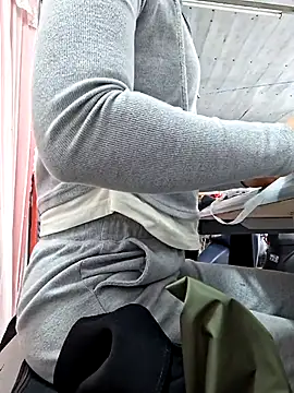 Snapshot of irina_hana chatting on December 16, 2025, 12:59 am irina hana online show from December 16, 2025, 12:59 am