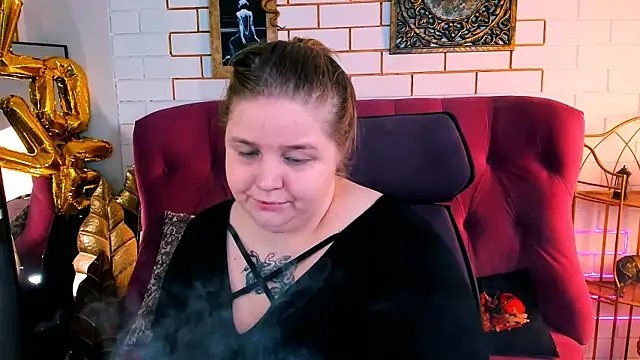 Snapshot of SladaDell chatting on December 4, 2025, 9:19 am SladaDell online show from December 4, 2025, 9:19 am