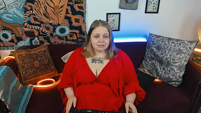 Snapshot of SladaDell chatting on September 19, 2025, 9:24 am SladaDell online show from September 19, 2025, 9:24 am