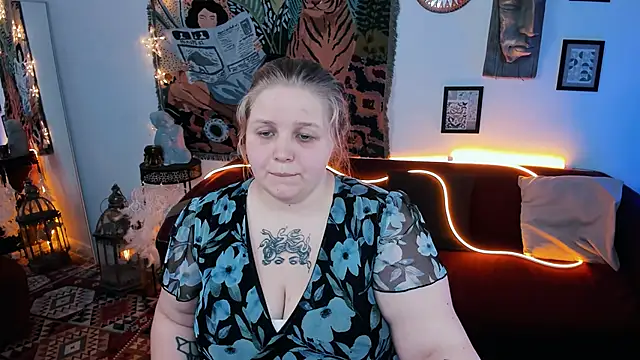 Snapshot of SladaDell chatting on September 9, 2025, 5:06 am SladaDell online show from September 9, 2025, 5:06 am