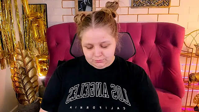 Snapshot of SladaDell chatting on February 19, 2026, 9:17 am SladaDell online show from February 19, 2026, 9:17 am