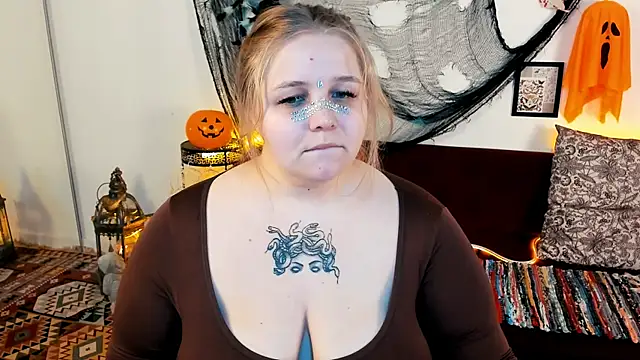 Snapshot of SladaDell chatting on October 31, 2025, 9:17 am SladaDell online show from October 31, 2025, 9:17 am