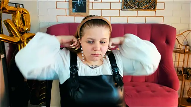 Snapshot of SladaDell chatting on September 10, 2025, 5:17 am SladaDell online show from September 10, 2025, 5:17 am