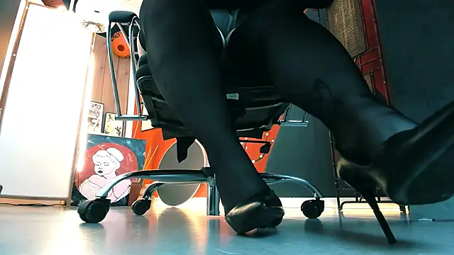 Snapshot of SladaDell chatting on September 28, 2025, 9:05 am SladaDell online show from September 28, 2025, 9:05 am