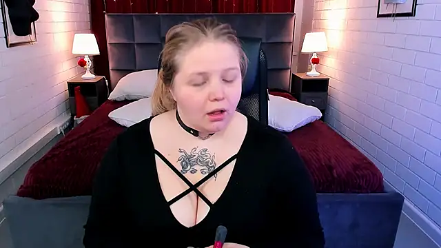 Snapshot of SladaDell chatting on September 18, 2025, 5:10 am SladaDell online show from September 18, 2025, 5:10 am