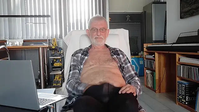 Snapshot of ewaldwillems99 chatting on October 30, 2025, 1:53 pm ewaldwillems99 online show from October 30, 2025, 1:53 pm