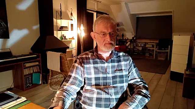 Snapshot of ewaldwillems99 chatting on October 18, 2025, 7:05 pm ewaldwillems99 online show from October 18, 2025, 7:05 pm