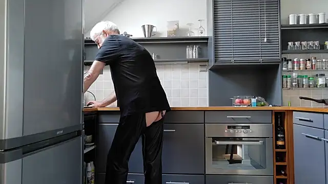 Snapshot of ewaldwillems99 chatting on September 12, 2025, 1:00 pm ewaldwillems99 online show from September 12, 2025, 1:00 pm