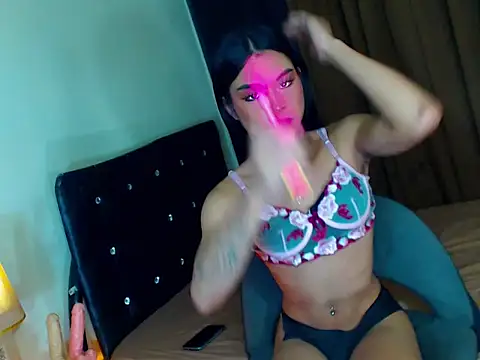 Snapshot of exoticacutiegirl chatting on October 23, 2025, 5:17 am exoticacutiegirl online show from October 23, 2025, 5:17 am