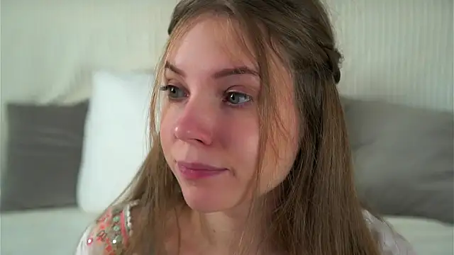 KarriBrownd online show from October 7, 2025, 1:06 am