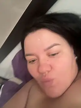 Snapshot of SunnyLeila2101 chatting on November 10, 2025, 10:20 am SunnyLeila2101 online show from November 10, 2025, 10:20 am