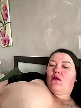 Snapshot of SunnyLeila2101 chatting on October 9, 2025, 6:25 am SunnyLeila2101 online show from October 9, 2025, 6:25 am