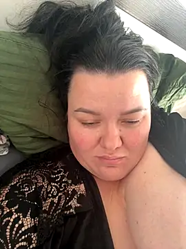 Snapshot of SunnyLeila2101 chatting on November 3, 2025, 9:24 am SunnyLeila2101 online show from November 3, 2025, 9:24 am