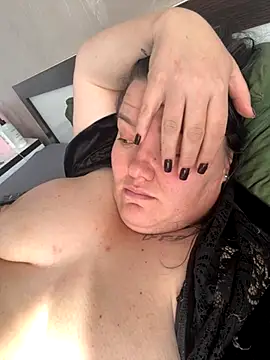 Snapshot of SunnyLeila2101 chatting on October 30, 2025, 9:18 am SunnyLeila2101 online show from October 30, 2025, 9:18 am