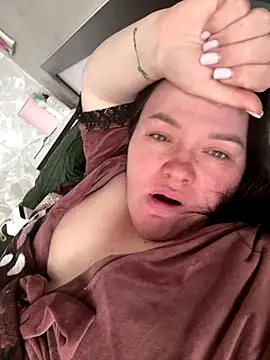 Snapshot of SunnyLeila2101 chatting on December 14, 2025, 9:37 am SunnyLeila2101 online show from December 14, 2025, 9:37 am