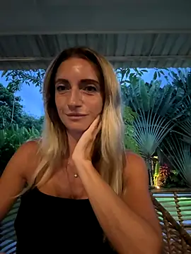 Snapshot of ChasingSunsets-Quinn chatting on October 10, 2025, 9:48 pm ChasingSunsets-Quinn online show from October 10, 2025, 9:48 pm