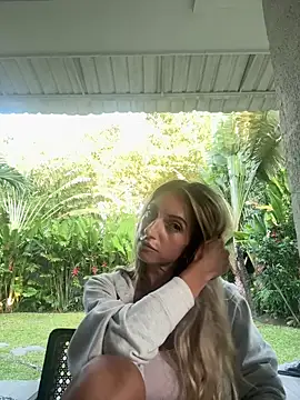Snapshot of ChasingSunsets-Quinn chatting on October 9, 2025, 10:32 pm ChasingSunsets-Quinn online show from October 9, 2025, 10:32 pm