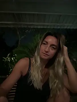 Snapshot of ChasingSunsets-Quinn chatting on September 14, 2025, 9:15 pm ChasingSunsets-Quinn online show from September 14, 2025, 9:15 pm