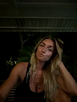 Snapshot of ChasingSunsets-Quinn chatting on September 13, 2025, 9:15 pm ChasingSunsets-Quinn online show from September 13, 2025, 9:15 pm
