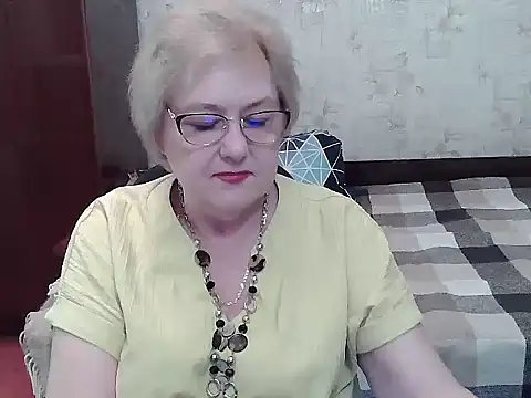 Snapshot of Renata62011 chatting on July 14, 2026, 12:33 pm Renata62011 online show from July 14, 2026, 12:33 pm
