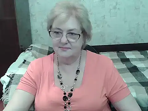 Snapshot of Renata62011 chatting on July 6, 2026, 12:23 pm Renata62011 online show from July 6, 2026, 12:23 pm