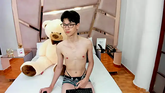 AustinFluf online show from September 27, 2025, 11:49 am