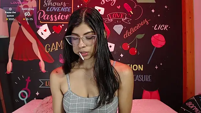 Snapshot of Lola_Pierce chatting on November 10, 2025, 11:59 am Lola Pierce online show from November 10, 2025, 11:59 am