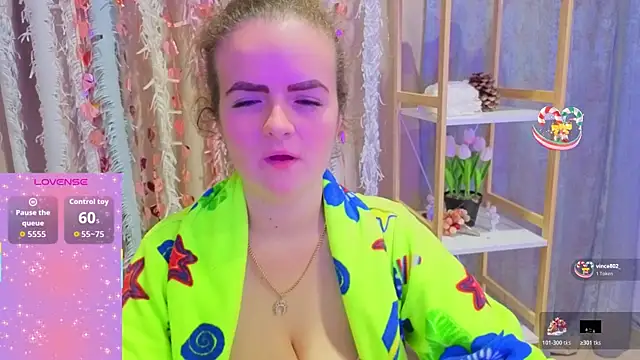 Snapshot of Luisa_Rosee chatting on December 17, 2025, 9:31 pm Luisa Rosee online show from December 17, 2025, 9:31 pm